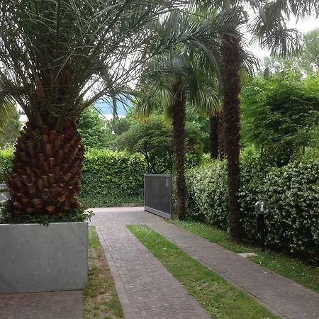 Phoenix Aparthotel 2*